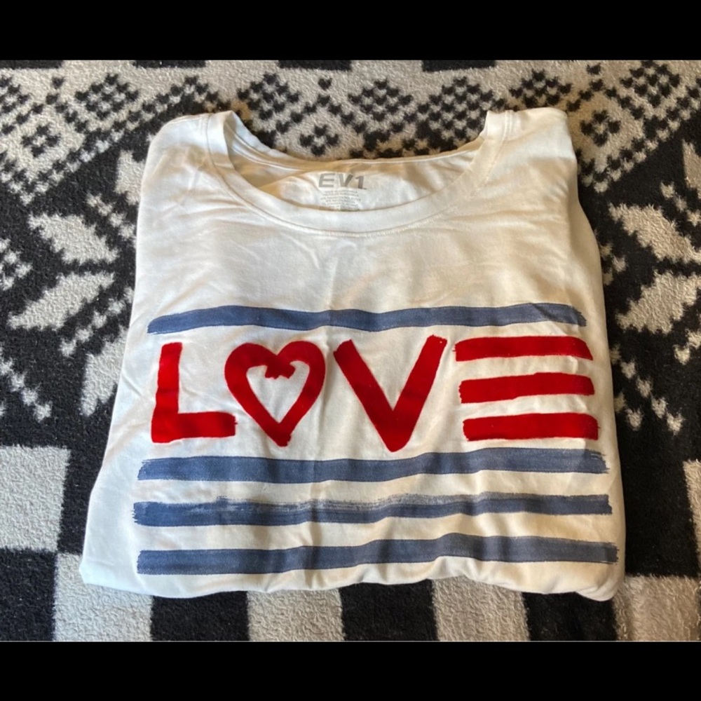 LOVE Tee